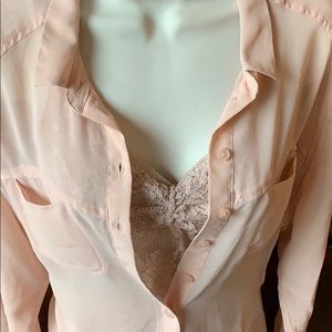 Sexy 2 PC Blouse & matching lace cami  Jeans By Buffalo